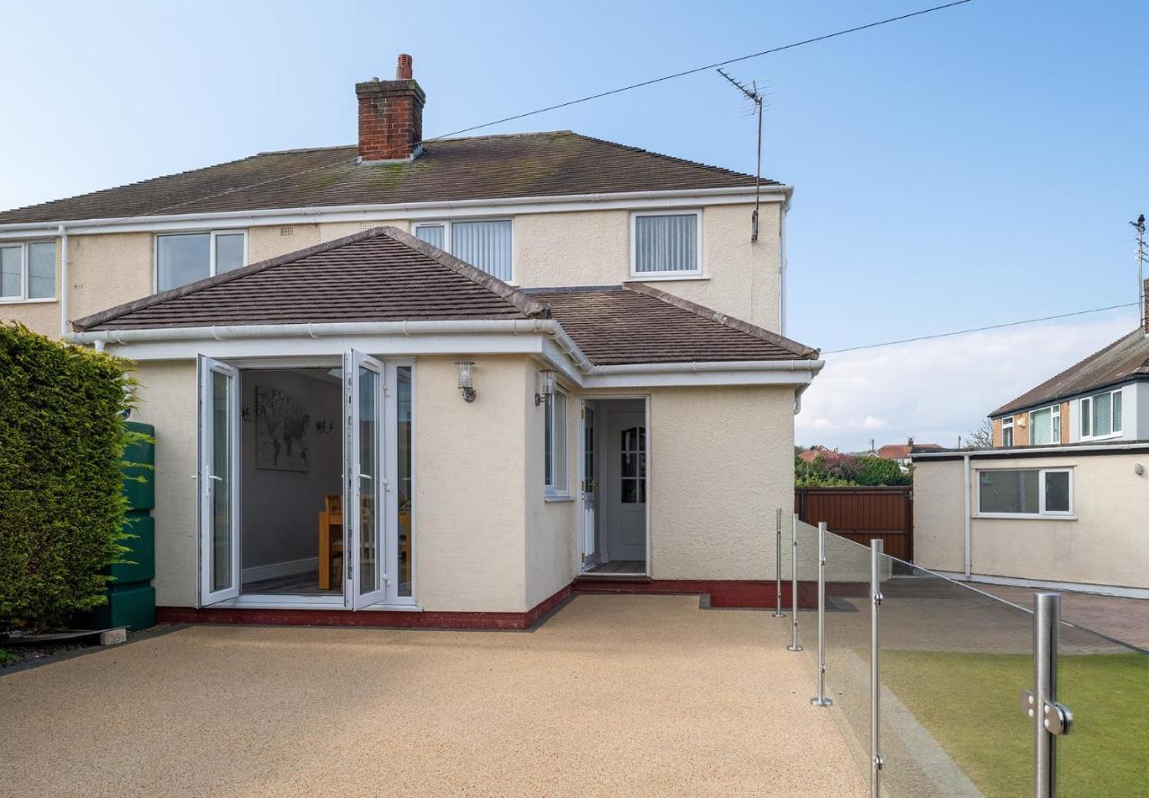 Lovely 3 Bedroom Home In Rhos On Sea Exterior foto
