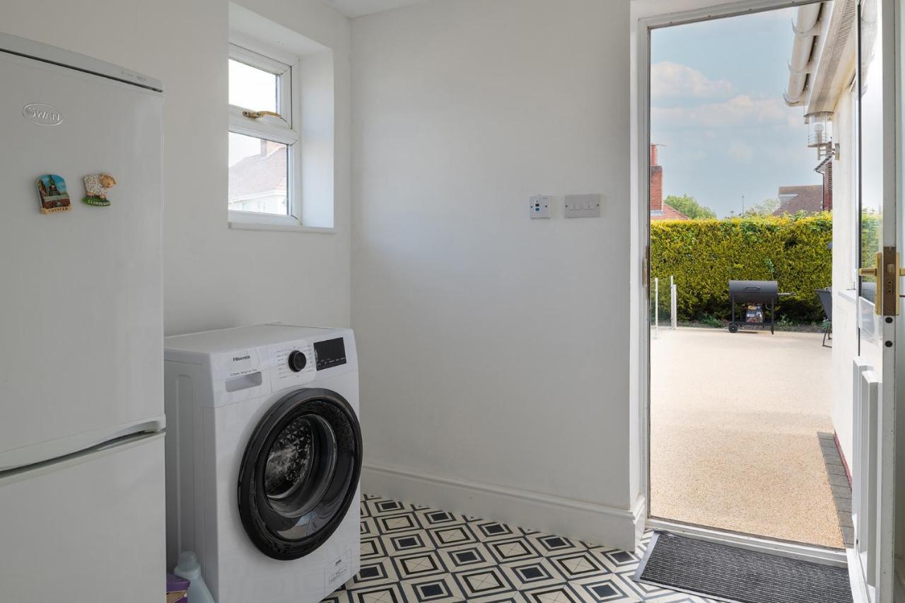 Lovely 3 Bedroom Home In Rhos On Sea Exterior foto